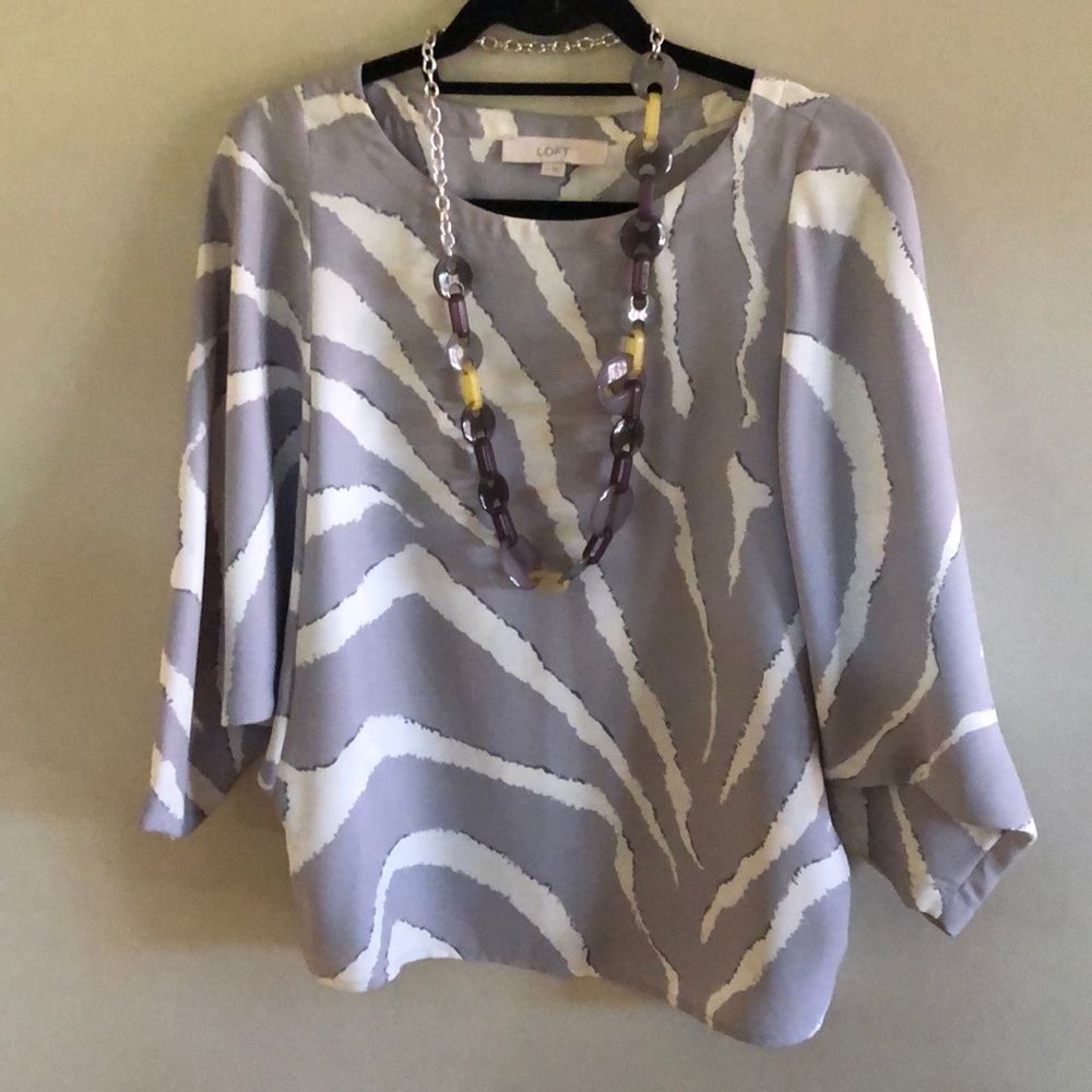 Blouse/ Necklace Bundle!